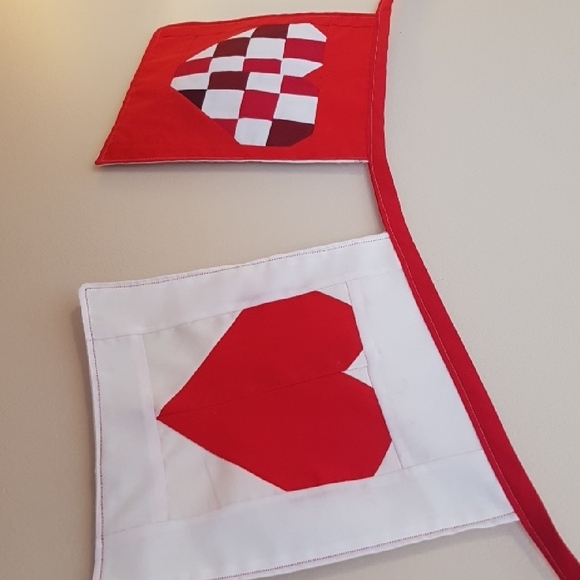 Queen Of Hearts Home Decor Banner 3 Heart Decorative Quilted Patchwork Handmade - Picture 2 of 5